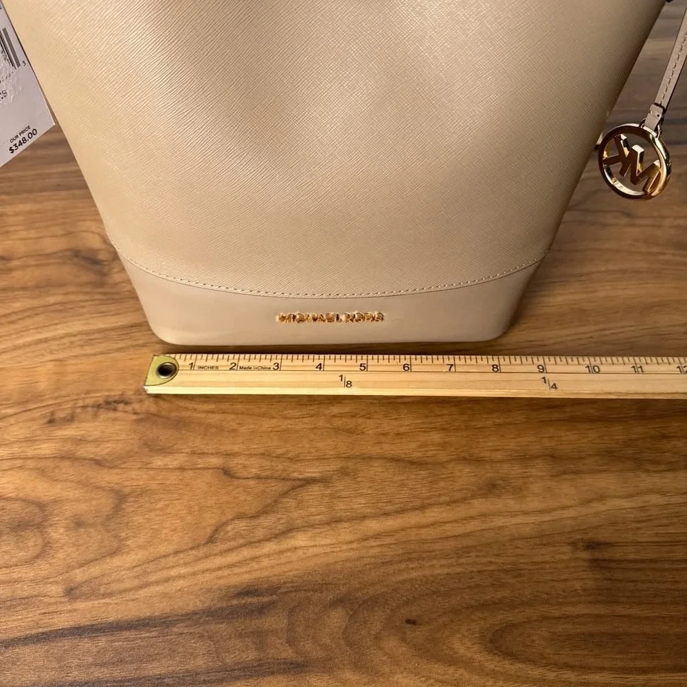 Michael Kors Trista Medium Bucket Bag Truffle Beige Saffiano Leather NWT